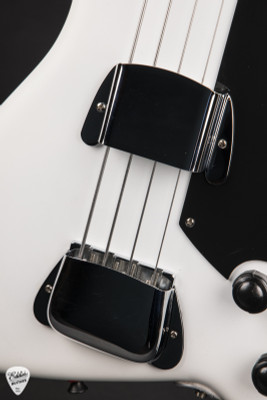 2022 - Guttlin Duchess Bass - Artic White Matt