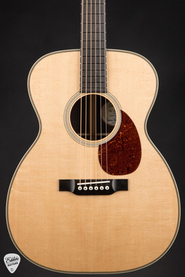 Bourgeois OM Vintage Professional Series Satin Acoustic Guitar with Sitka Spruce & Indian Rosewood
