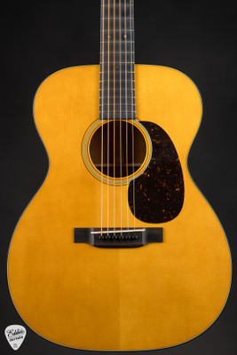 2023 – Martin Custom Shop 000-18 Authentic 1937 Stage 1 Aged Acoustic Guitar with Adirondack Spruce & Honduran Mahogany