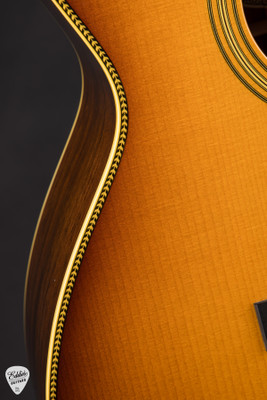 2016 – Collings OM2HA Varnish Deep Body – Adirondack Spruce & Madagascar Rosewood Acoustic Guitar in Sunburst