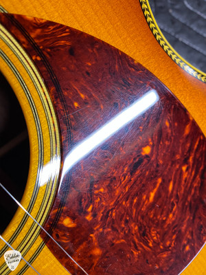 2016 – Collings OM2HA Varnish Deep Body – Adirondack Spruce & Madagascar Rosewood Acoustic Guitar in Sunburst