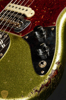 Fender Custom Shop Eddie's Guitars Exclusive Heavy Relic® Bass VI - Chartreuse Sparkle