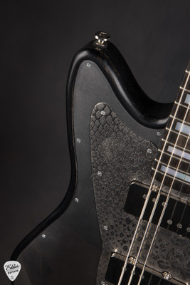 James Trussart Steelmaster - Antique Silver Snake Skin Engraved Black/NAMM Instrument