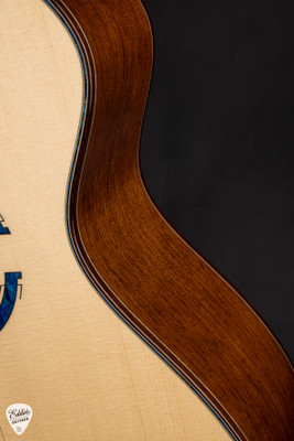 Tyler Robbins R.2 Acoustic Guitar with Italian Spruce & Madagascar Rosewood