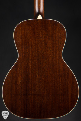 Bourgeois The Natural L-DBO Professional Series Satin Acoustic Guitar with Sitka Spruce & Mahogany