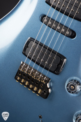 PRS Eddie's Guitars Wood Library Modern Eagle V Rosewood Neck Frost Blue Metallic electric guitar