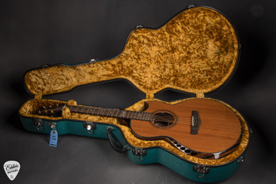 Case for Kevin Ryan Signature Series Nightingale Grand Soloist Acoustic Guitar with Lucky Strike Redwood and Bois de Rose