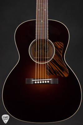 Collings C-00 Sunburst Acoustic Guitar with Sitka Spruce and Honduran Mahogany