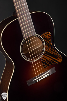 Collings C-00 Sunburst Acoustic Guitar with Sitka Spruce and Honduran Mahogany