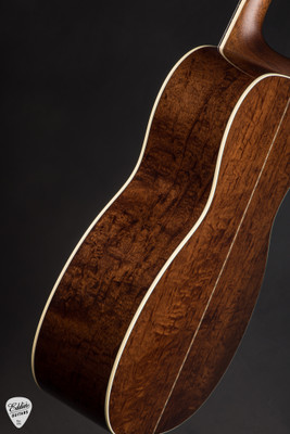 Bourgeois OM Deep Body Banjo Killer Bearclaw Sitka Spruce and Figured Mahogany Acoustic Guitar