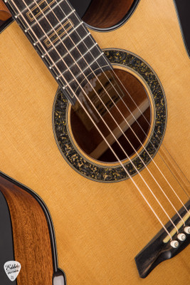 Hozen Gold Label Deep OM Acoustic Guitar with Golden Adirondack Spruce and Honduran Mahogany