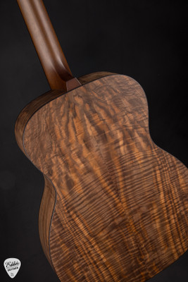 Iris WE Acoustic Guitar with Redwood and Walnut in Sunburst