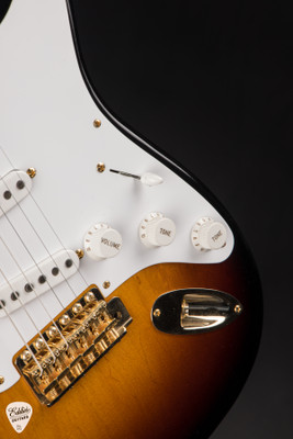 Fender Custom Shop Masterbuilt Limited Edition 70th Anniversary 1954 Stratocaster Deluxe Closet Classic - 2 Tone Sunburst #XN4698