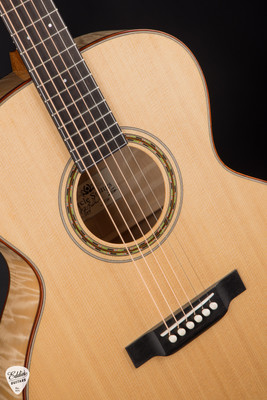 Circle Strings Small Jumbo Acoustic Guitar with Old Growth Sitka Spruce and Quilted Tochi
