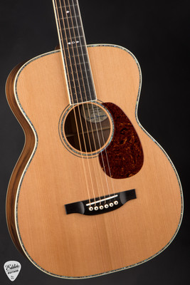 Bourgeois 00 12 Sawmill Limited Acoustic Guitar with Western Red Cedar and Madagascar Rosewood