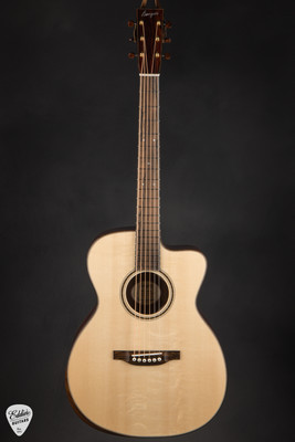 Bourgeois OMC Acoustic Guitar with Bearclaw Italian Spruce and Cocobolo