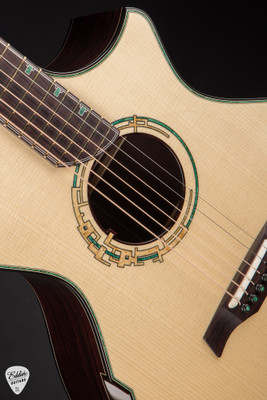 Tyler Robbins R2 Acoustic Guitar with Carpathian Spruce and Bois de Rose