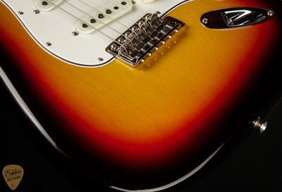 2023 - Fender Custom Shop 1966 Stratocaster Deluxe Closet Classic - 3 Color Sunburst