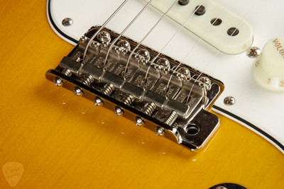 2023 - Fender Custom Shop 1966 Stratocaster Deluxe Closet Classic - 3 Color Sunburst