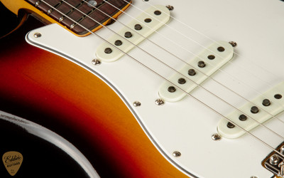 2023 - Fender Custom Shop 1966 Stratocaster Deluxe Closet Classic - 3 Color Sunburst