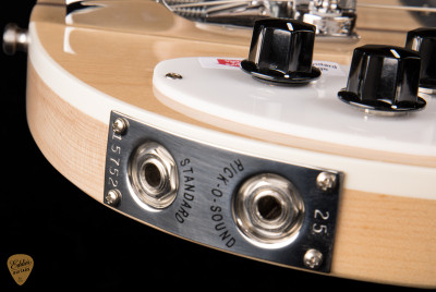 Rickenbacker 4003 electric bass in maple glo