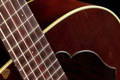 Iris ND-200 Sunburst Distressed - Sitka Spruce & Maple