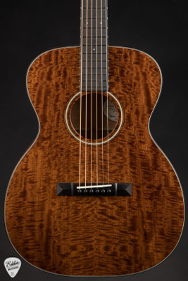 Bourgeois 00 Deep Body Hog Top - Beeswing Mahogany Acoustic Guitar