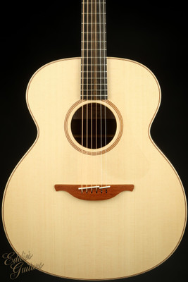 Lowden O-21 Sitka Spruce & Walnut