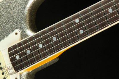 2022 - Fender Custom Shop LTD 1965 Stratocaster Journeyman - Aged Silver Sparkle