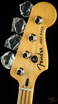 2022 - Fender Player Plus Active Jazz Bass®, Maple Fingerboard - Olympic Pearl