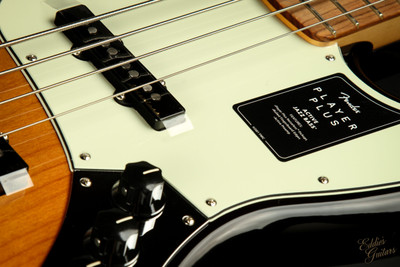 2022 - Fender Player Plus Active Jazz Bass - 3-Color Sunburst