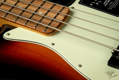 2022 - Fender Player Plus Active Jazz Bass - 3-Color Sunburst