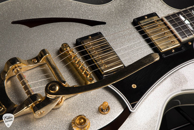 2016 – Gibson Custom Shop Johnny A. Signature With Bigsby Silver Sparkle Electric Guitar