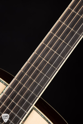 Collings OM-42A T – Adirondack Spruce & Madagascar Rosewood Acoustic Guitar