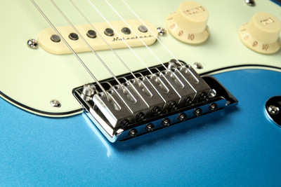 2022 - Fender Player Plus Stratocaster®, Pau Ferro Fingerboard - Opal Spark