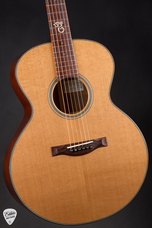 Santa Cruz Fingerstyle Custom - Ancient Orcas Island Cedar & Mun