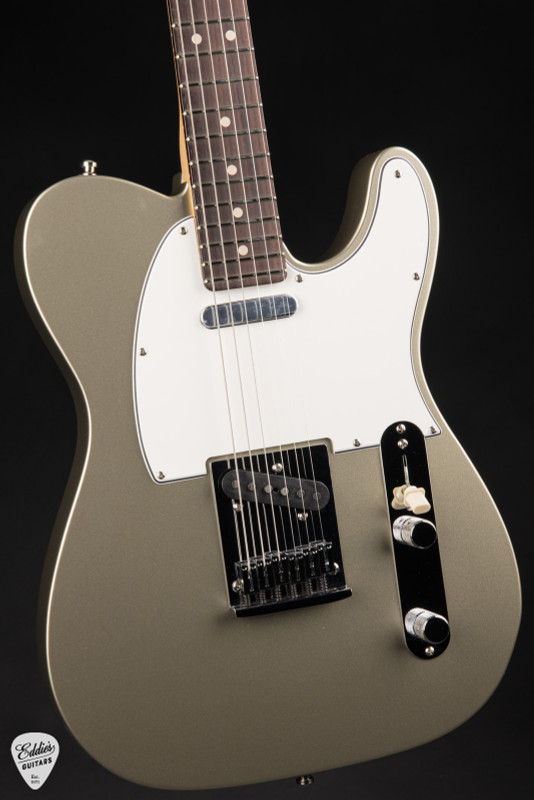 Fender Custom Shop Telecaster Custom Deluxe NOS electric guitar in champagne metallic