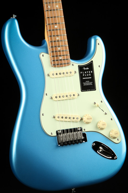 2022 - Fender Player Plus Stratocaster®, Pau Ferro Fingerboard - Opal Spark