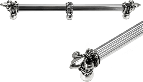 Charlemagne 22'' cc with 5/8'' reeded center long pull with large Fleur De Lys with center brace 5719R-9