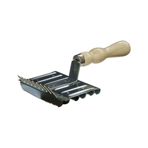 Showman Square Metal Curry w/ Wood Handle Showman Square Metal Curry w/ Wood Handle
