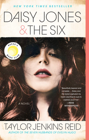 Daisy Jones & the Six [Paperback]