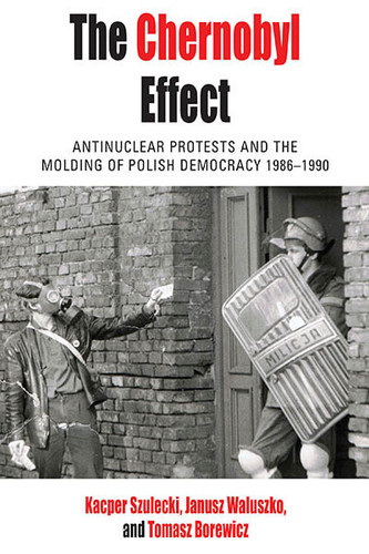 The Chernobyl Effect: Antinuclear Protests and the Molding of Polish Democracy, 1986–1990 (Protest, Culture & Society #32) book cover by Tomasz Borewicz, Kacper Szulecki, Janusz Waluszko