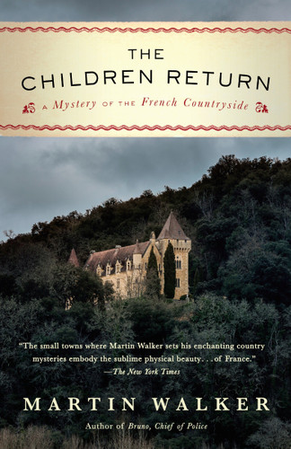 The Children Return: A Mystery of the French Countryside (Bruno, Chief of Police Series) book cover by Martin Walker