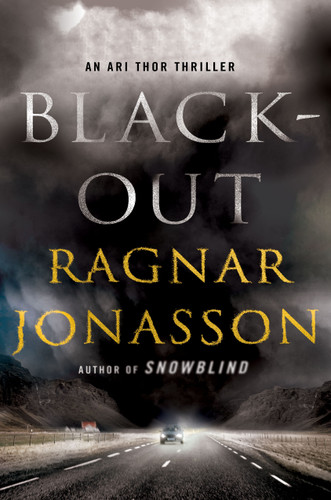 Blackout: An Ari Thor Thriller book cover by Ragnar Jónasson