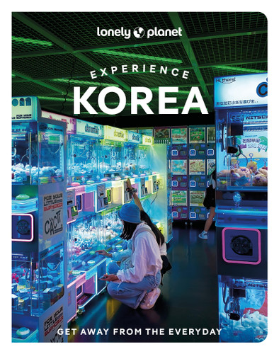 Lonely Planet Experience Korea (Travel Guide) book cover by Simon Richmond, Ann Babe, Marco Ferrarese, Phillip Tang, Charles Usher