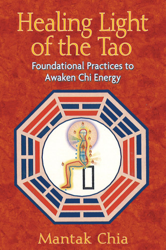 Healing Light of the Tao: Foundational Practices to Awaken Chi Energy book cover by Mantak Chia