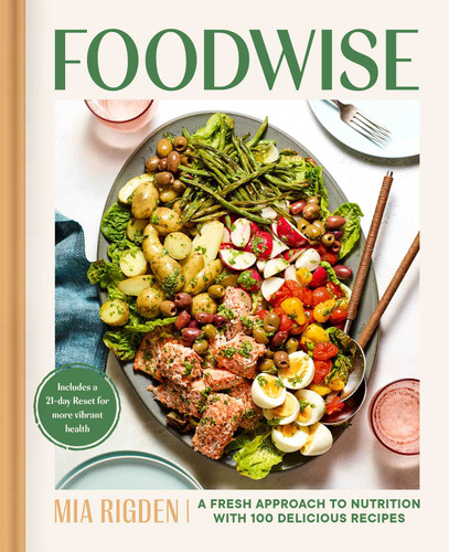 Foodwise: A Fresh Approach to Nutrition with 100 Delicious Recipes: A Cookbook book cover by Mia Rigden