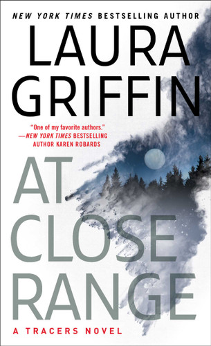 At Close Range (Tracers) book cover by Laura Griffin