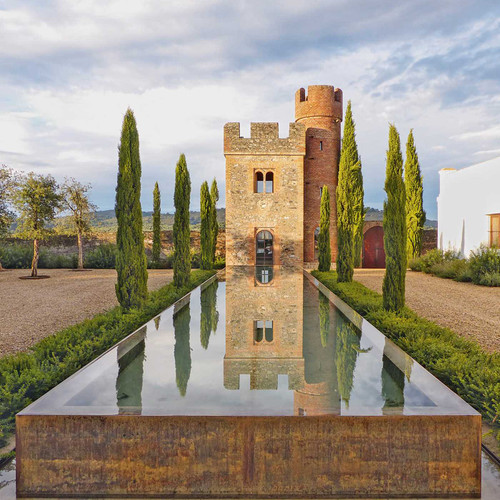 The Spanish Gardens of Javier Mariátegui: Gardens for the Senses book cover by Javier Mariátegui