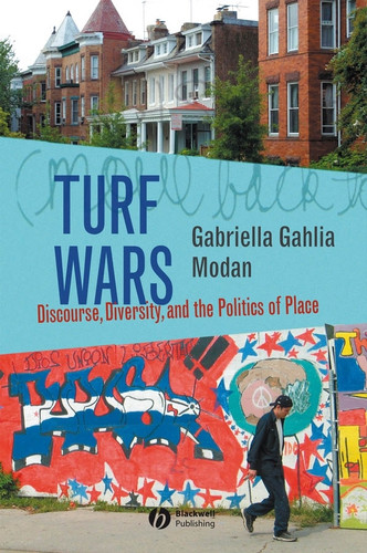 Turf Wars: Discourse, Diversity, and the Politics of Place (New Directions in Ethnography) book cover by Gabriella Gahlia Modan